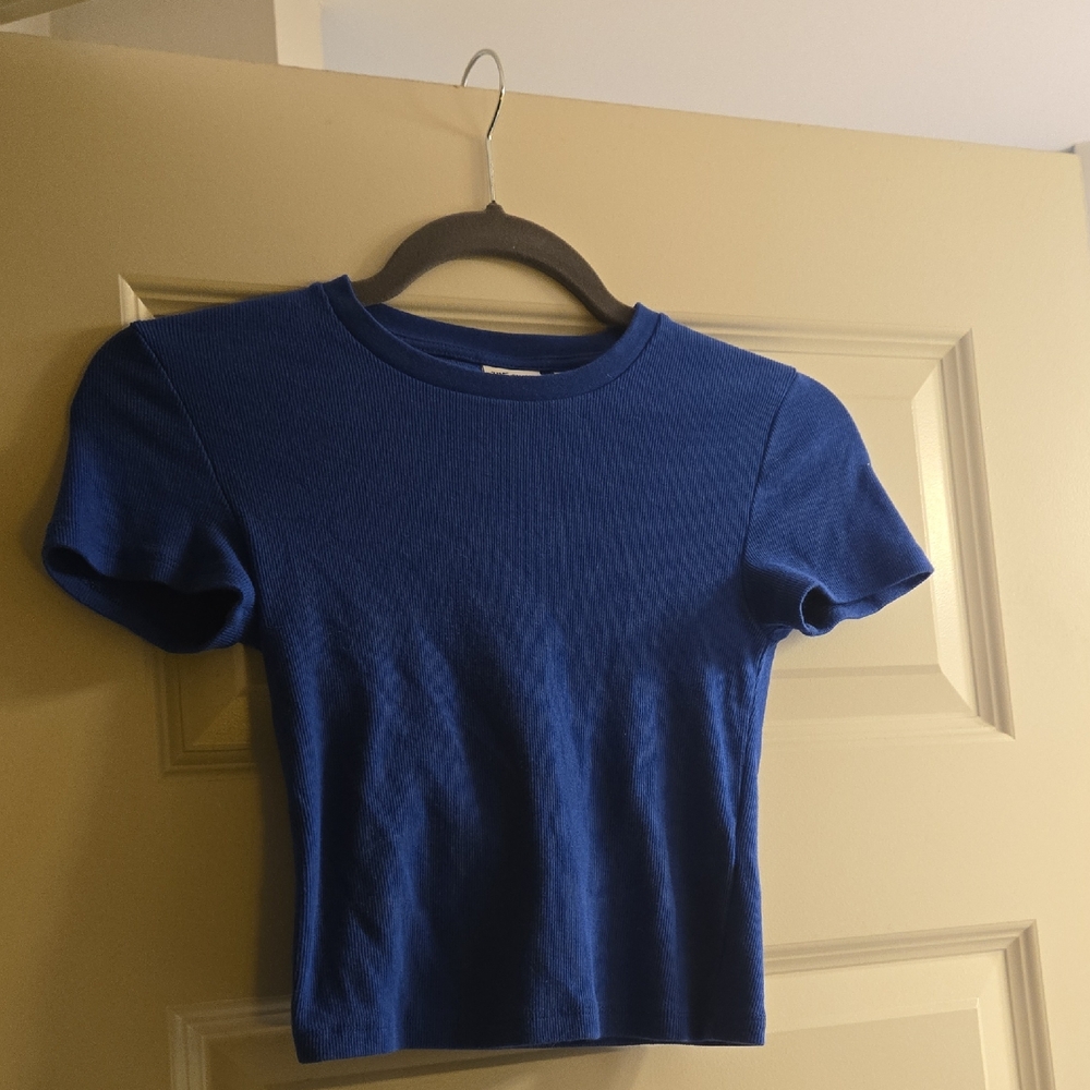 ARITZIA TNA Blue HomeStretch Top XS Crop So Cute!!! ✨💕😀 - Picture 1 of 3